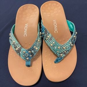 Vionic flip flops, size 8. NWOT, never worn